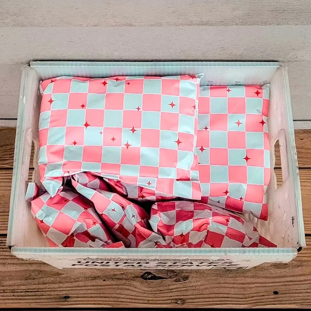 Pink Check Poly Mailers 7.5x10.5 Poly Mailers Pack of 25 - Picture 5 of 5